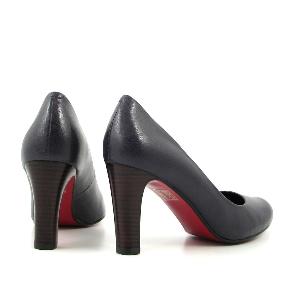 Pumps mit roter Sohle